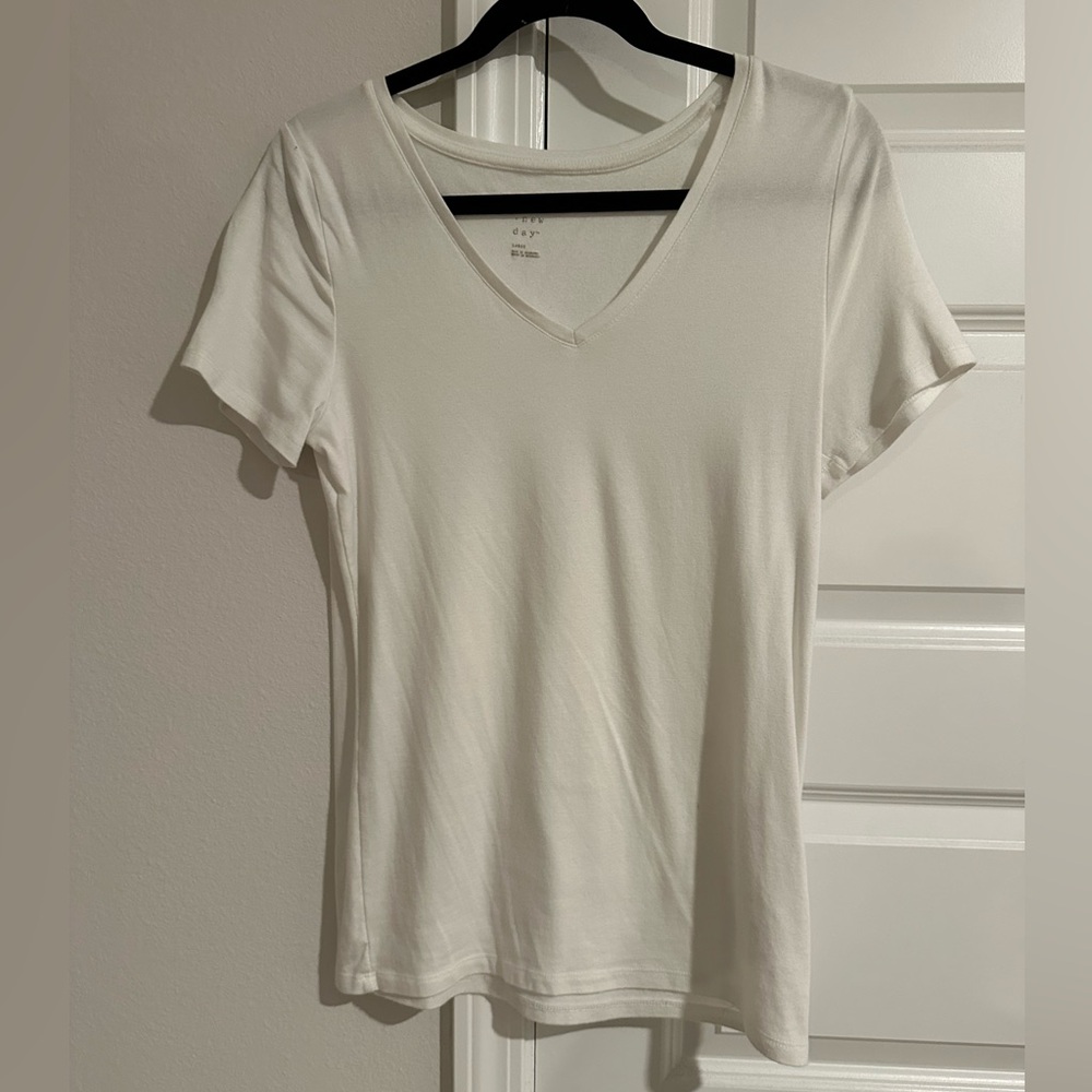 White v neck t shirt